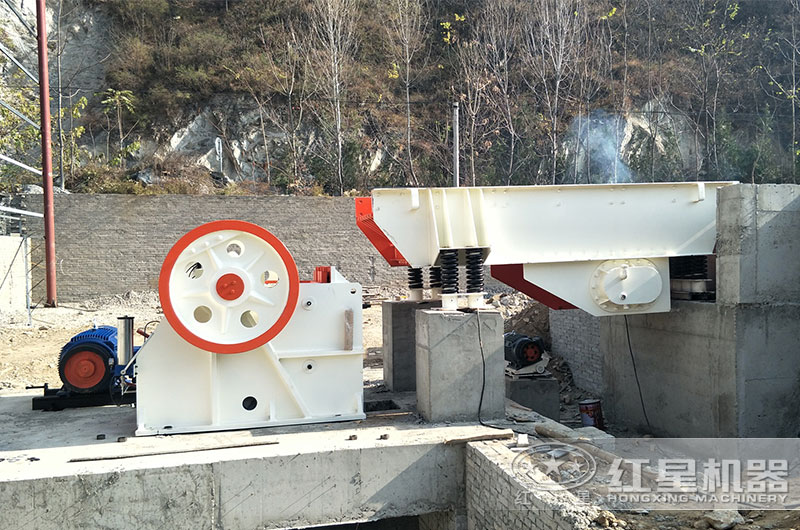 顎式碎石機(jī)現(xiàn)場 顎式碎石機(jī)現(xiàn)場