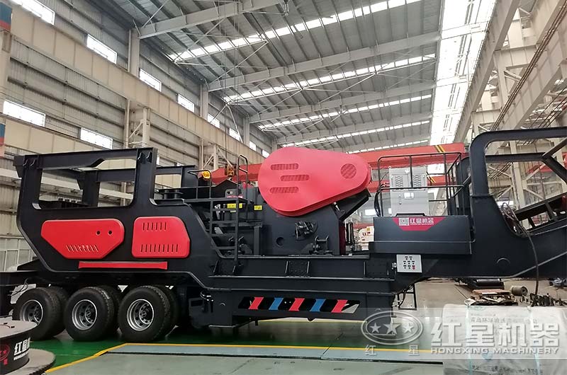 移動鄂式破碎機(jī)實(shí)拍 移動鄂式破碎機(jī)實(shí)拍