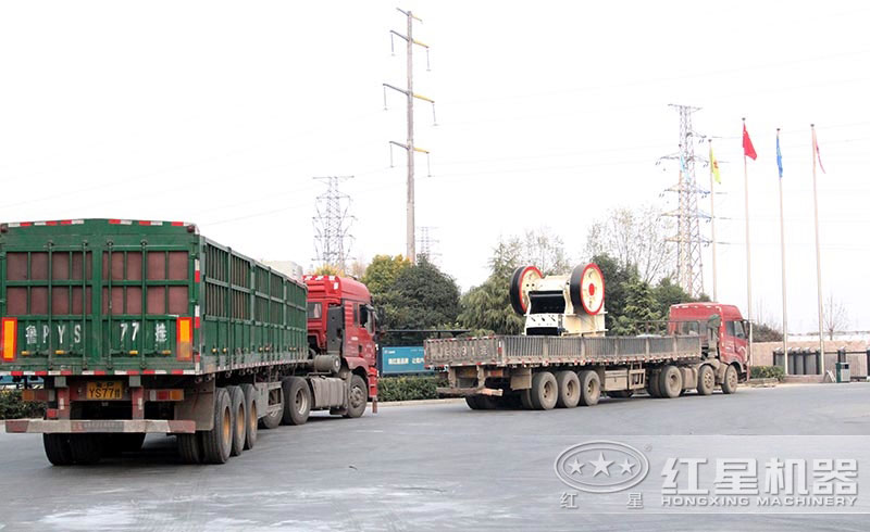 鄂式破碎機發(fā)貨 鄂式破碎機發(fā)貨