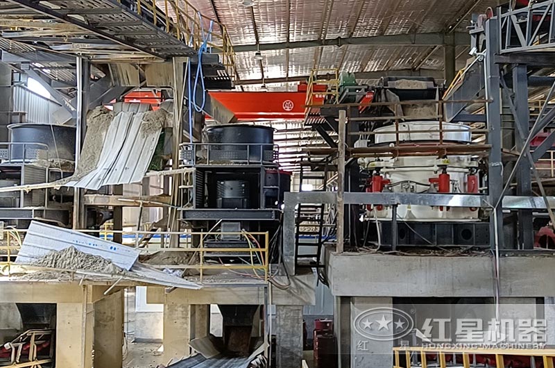 多缸液壓圓錐破現(xiàn)場 多缸液壓圓錐破現(xiàn)場